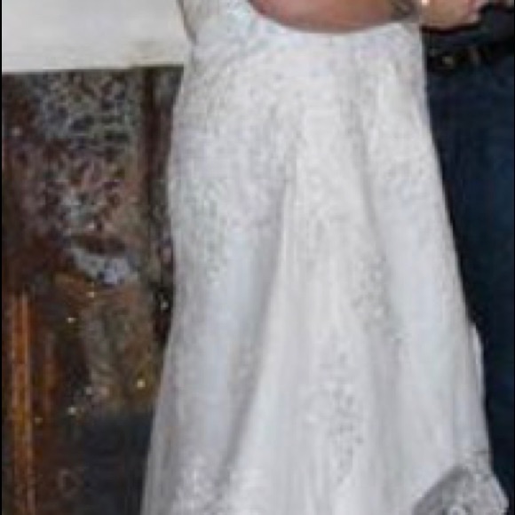 Ivory Lace Wedding Gown (Custom Made) - Picture 4 of 6